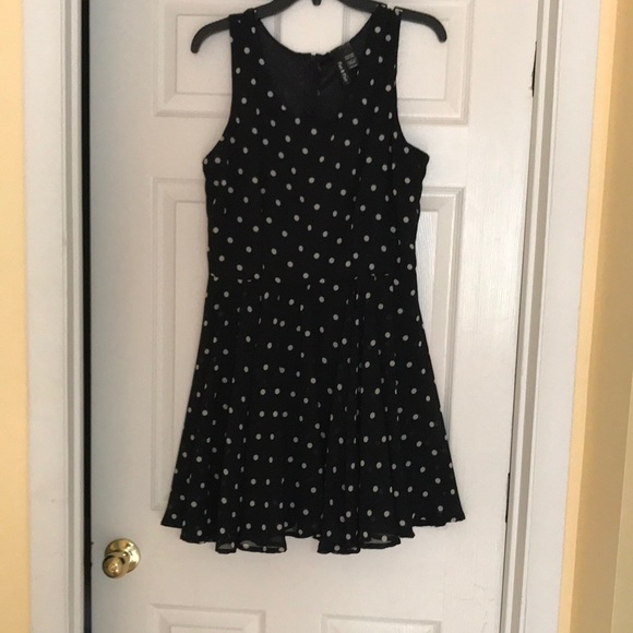 Summer sleeveless dress. - Picture 1 of 4
